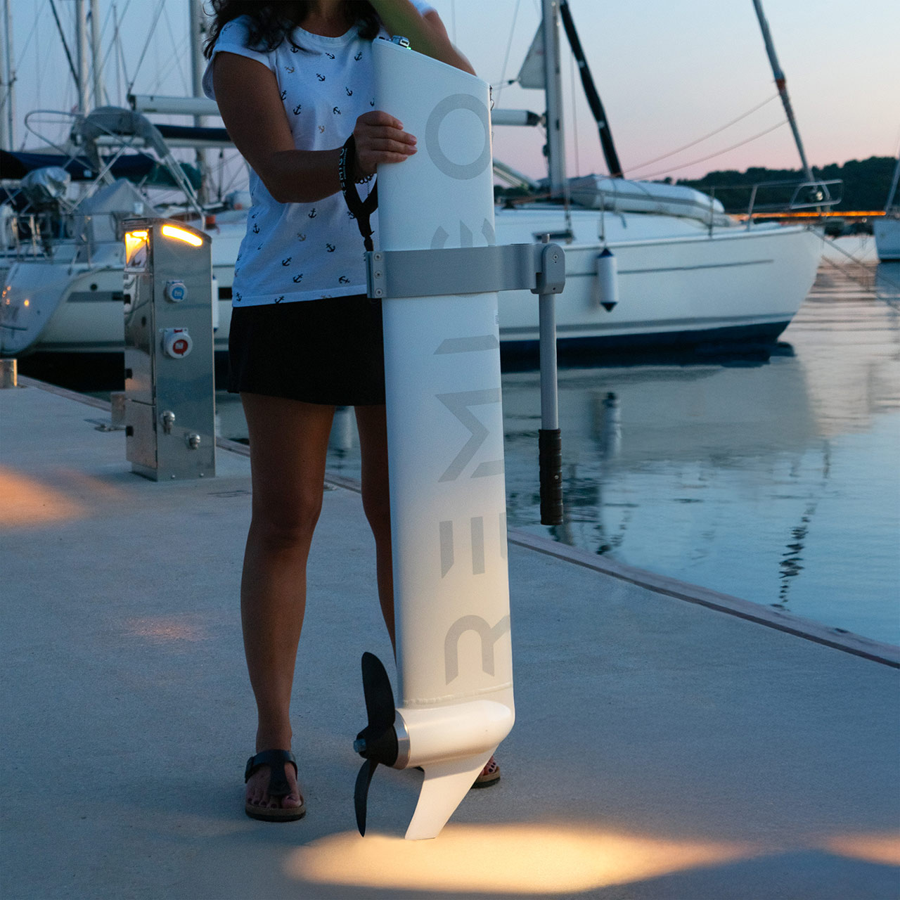 RemigoOne Neo 1.5kw (3hp-4hp) Electric Outboard Motor - Image 3